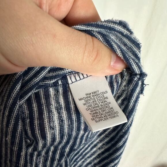 3/$20 Liz Claiborne Women's Medium Linen Blend Blue & White Striped Blouse - Picture 4 of 8